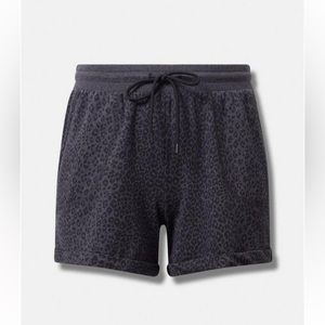 Torrid Everyday Fleece Leopard Patch Pocket Active Short Size 2X NWT